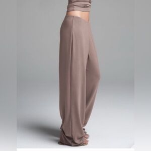 Skims cloud straight leg pant Amethyst size S, brand new with tags discontinued